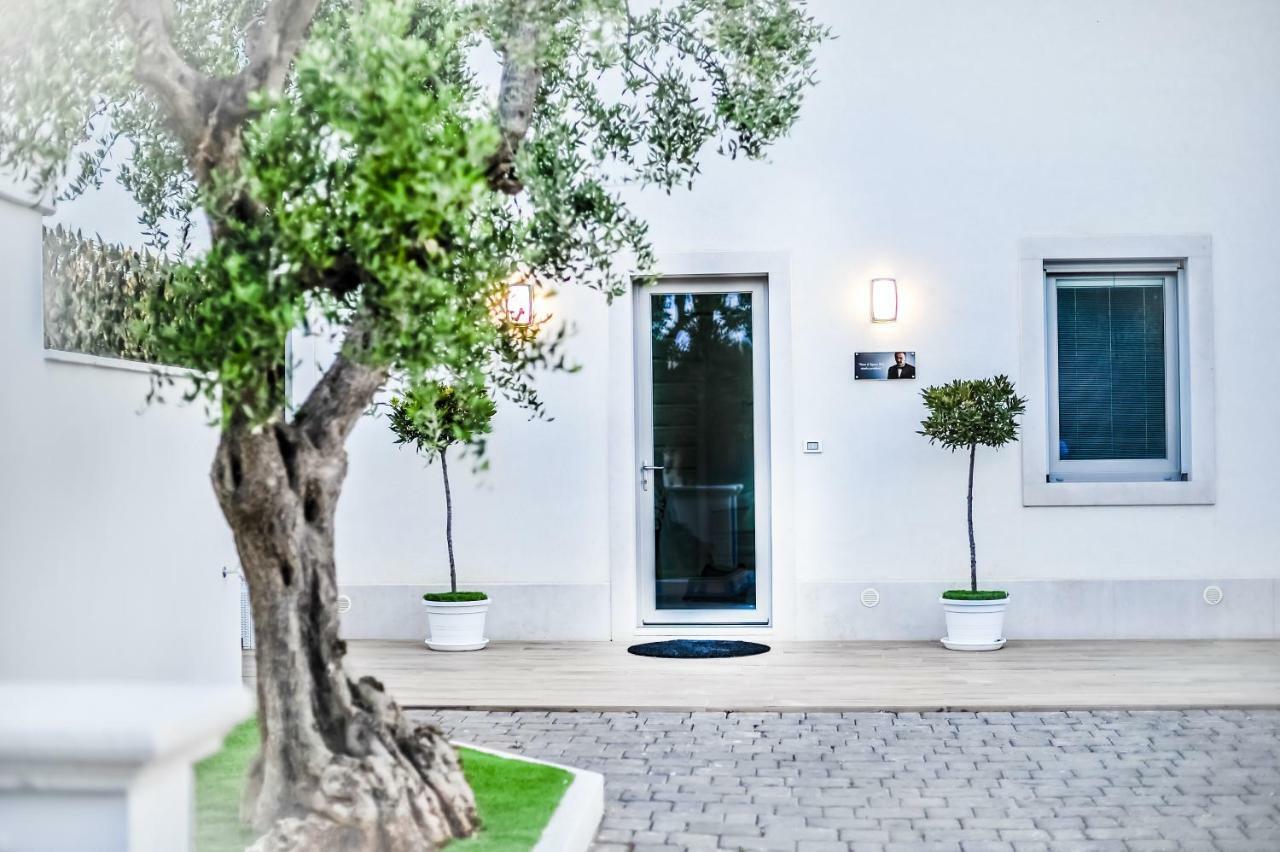 Dal Signor Wolf Bed and Breakfast Pezze Di Greco Buitenkant foto